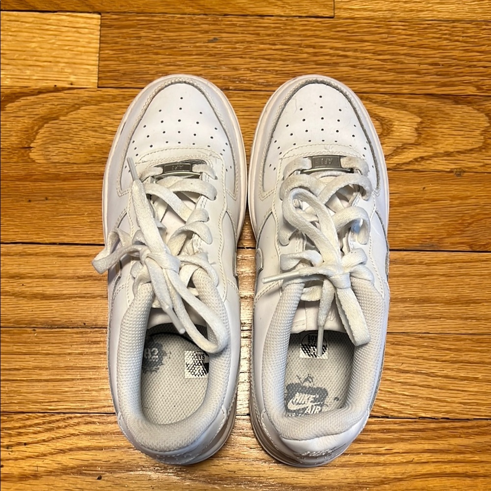 Nike Kids White Air Force 1 Sneakers barely worn